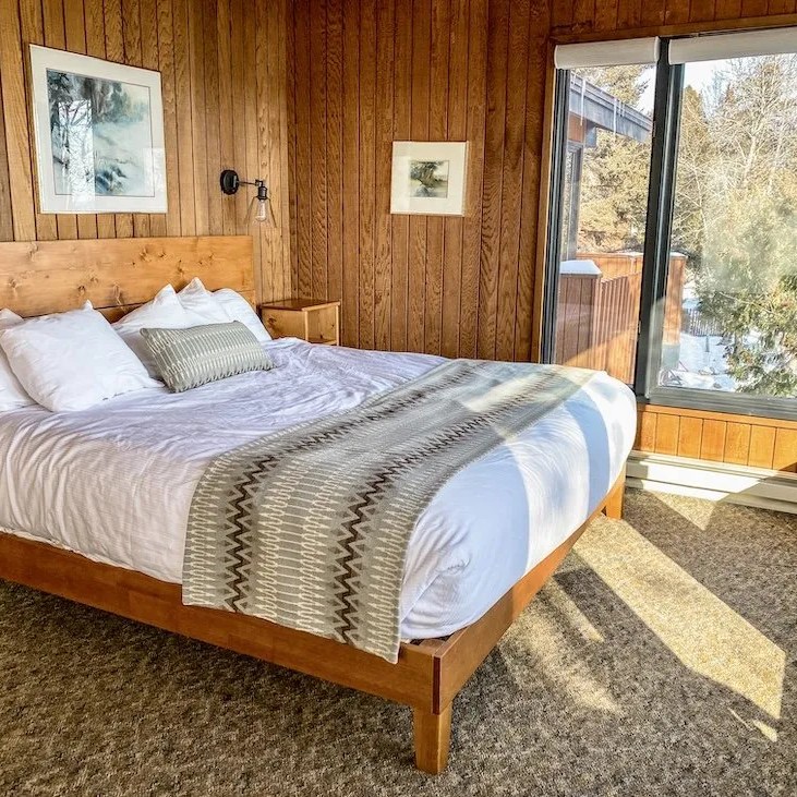 Lakeside bedroom - Lutsen Sea Villa E3.
